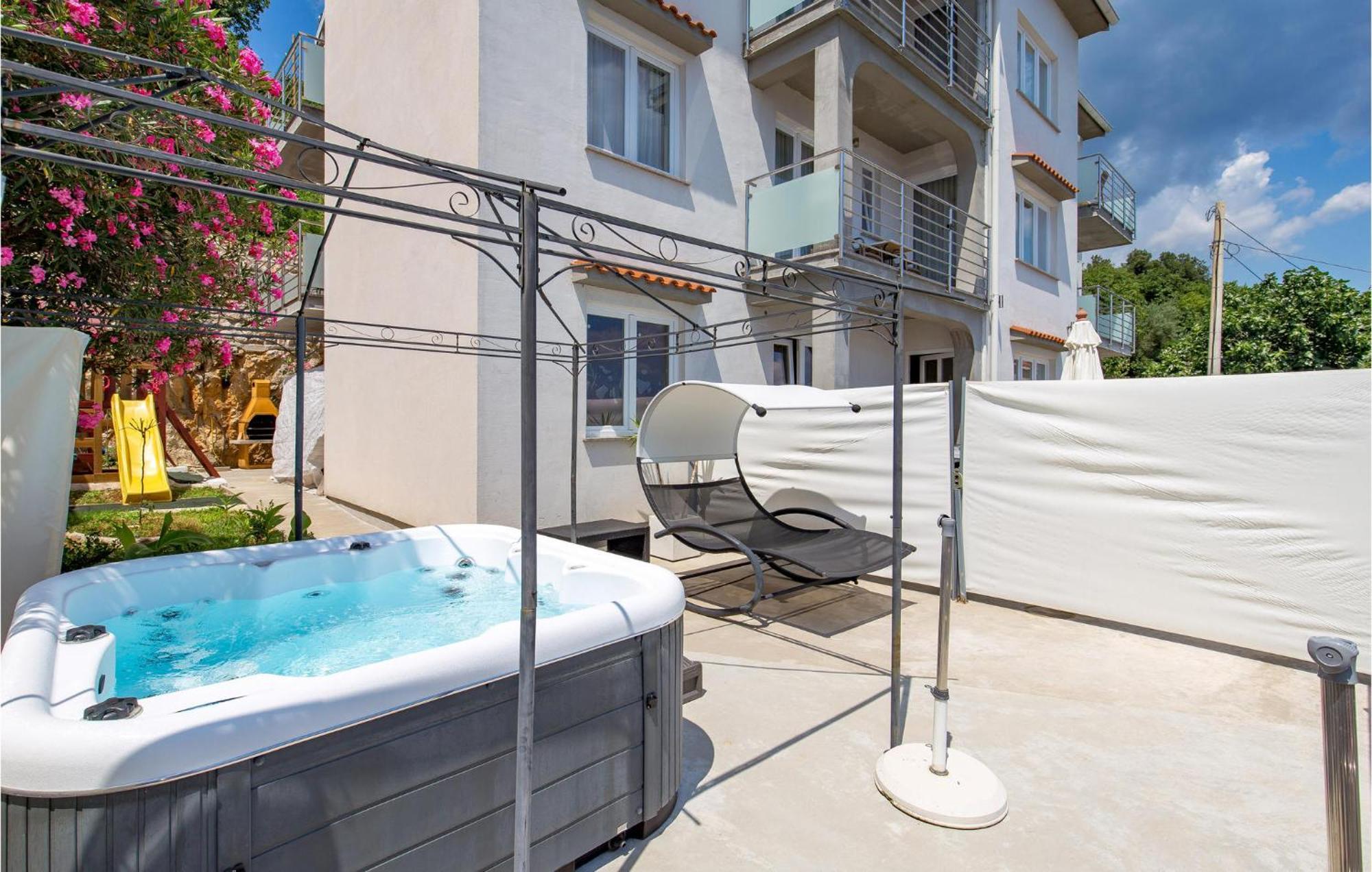 Stunning Apartment In Mošćenička Draga 外观 照片
