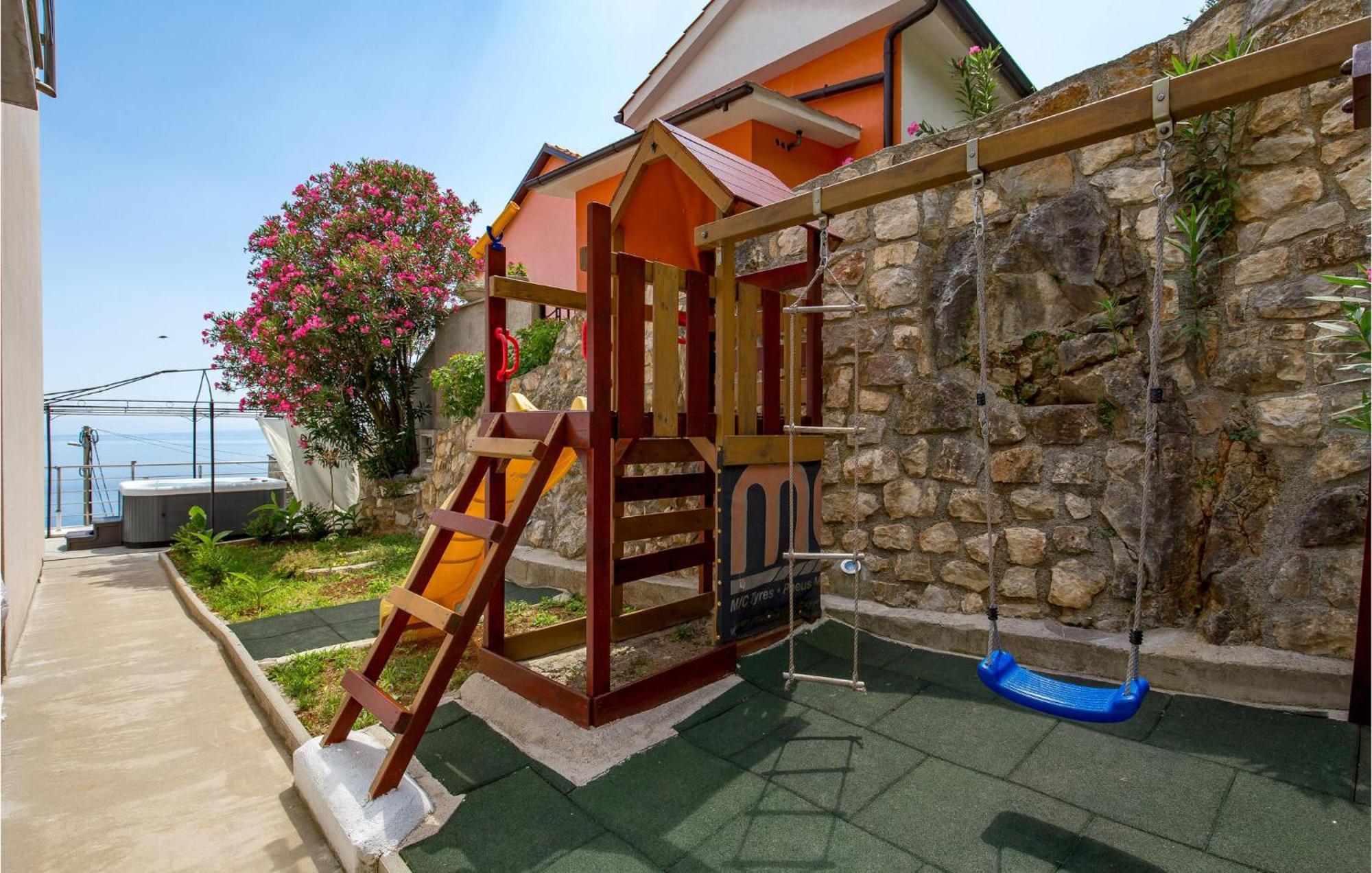 Stunning Apartment In Mošćenička Draga 外观 照片