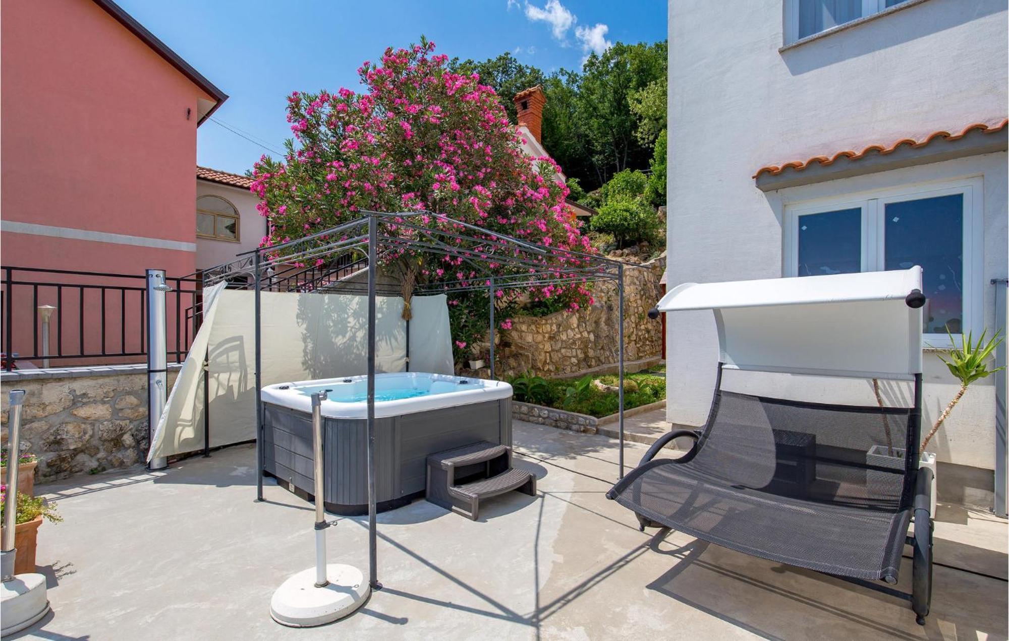 Stunning Apartment In Mošćenička Draga 外观 照片