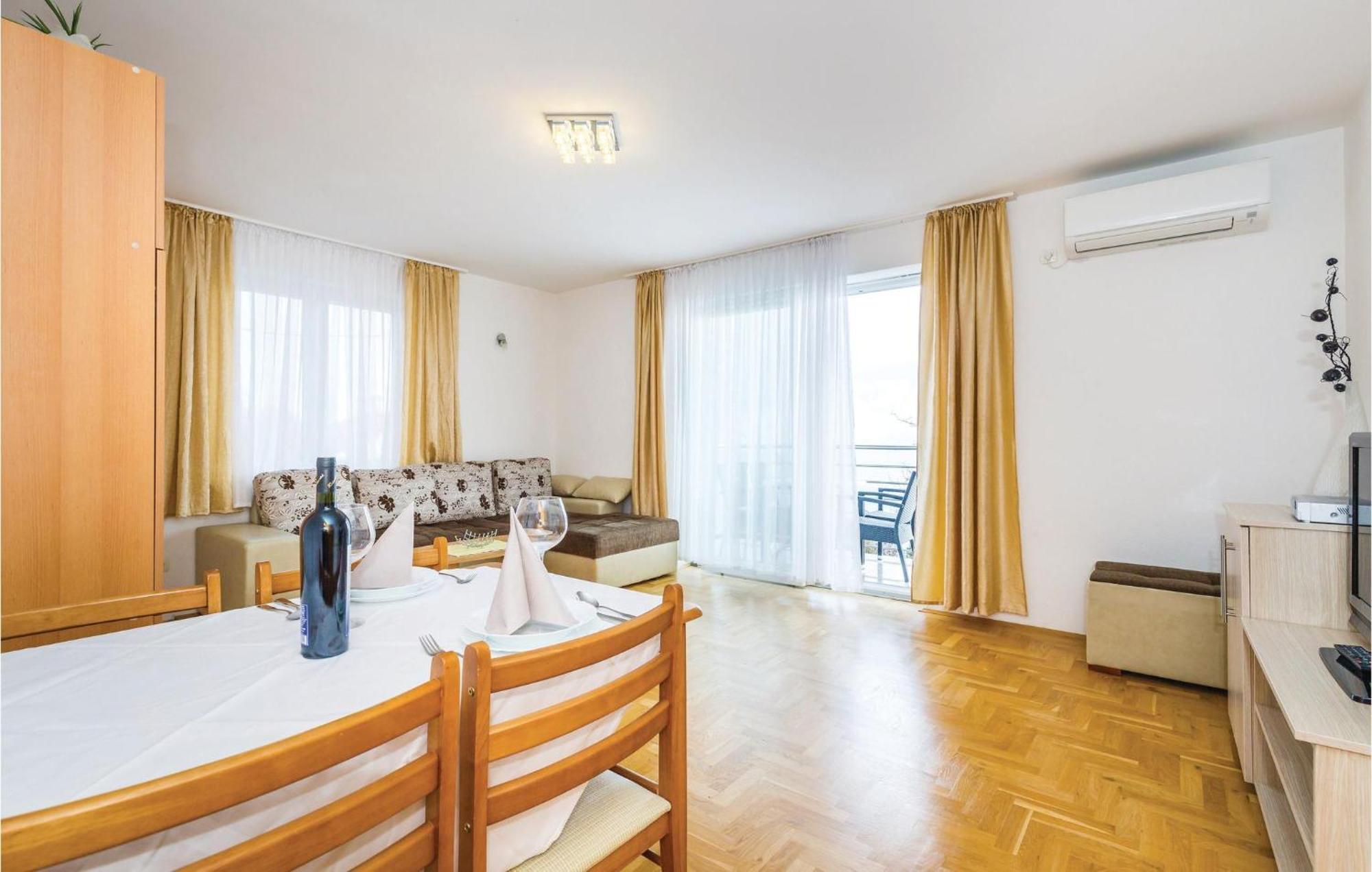 Stunning Apartment In Mošćenička Draga 外观 照片